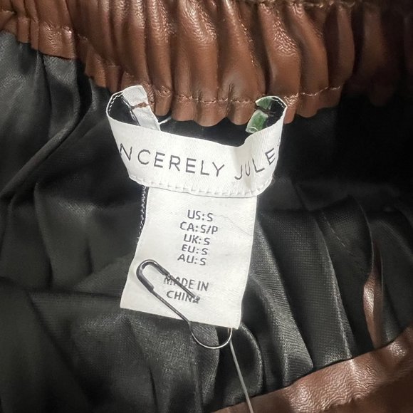 Sincerely Jules Brown Pleated Skirt - Picture 3 of 4